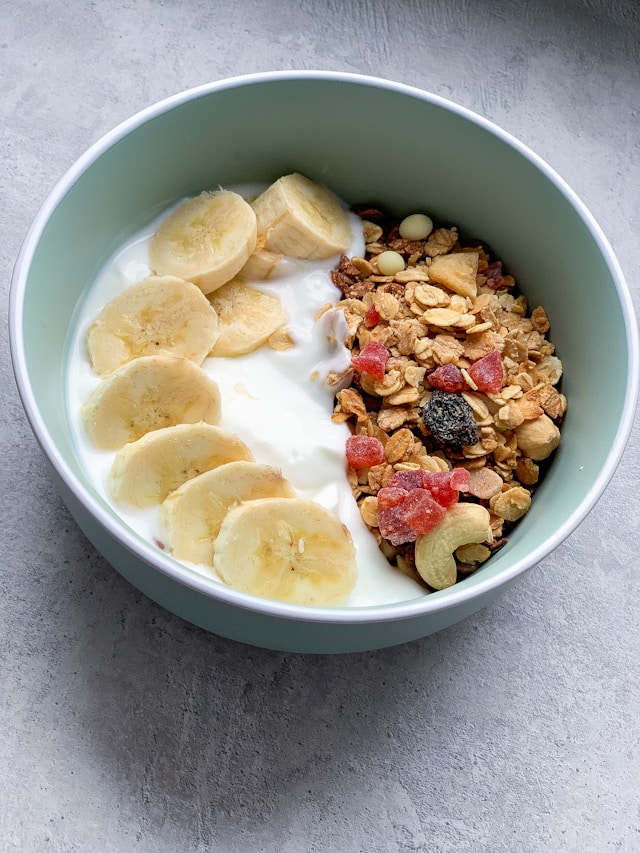 homemade granola served in a bowl with yoghurt and fresh fruit, healthy pregnancy breakfast